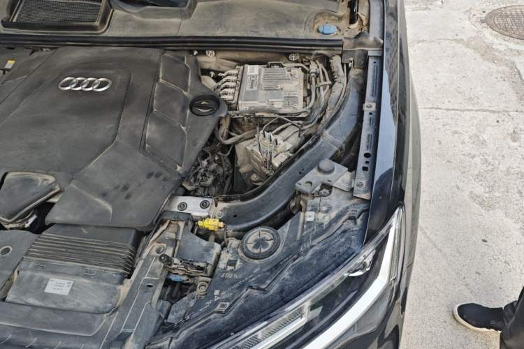 Used Audi Q7 2022 55 TFSI quattro S line Sport model Engine Bay Left