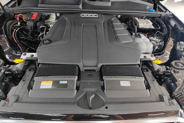 Used Audi Q7 2022 45 TFSI quattro S line Sport Edition Engine Bay