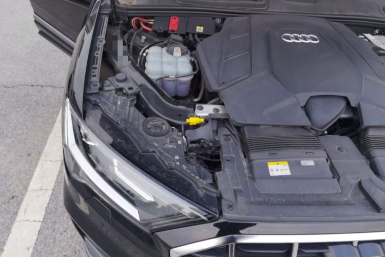 Used Audi Q7 2022 55 TFSI quattro S line Sport model Engine Bay Right