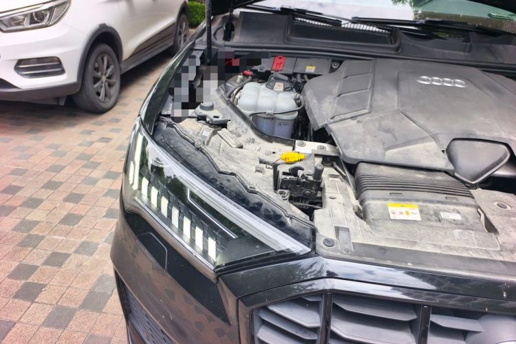 Used Audi Q7 2022 55 TFSI quattro S line Sport model Engine Bay Right