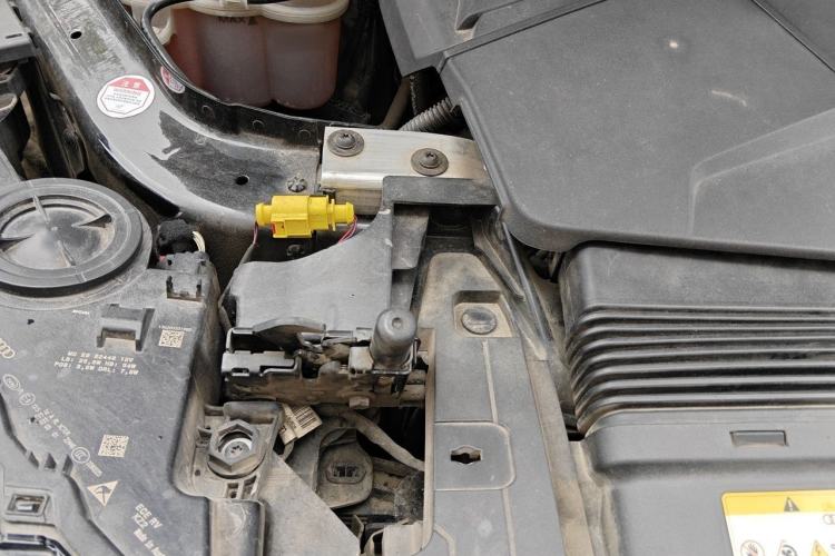Used Audi Q7 2022 55 TFSI quattro S line Sport model Engine Bay Right