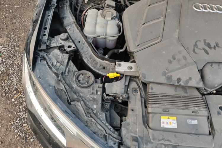 Used Audi Q7 2022 55 TFSI quattro S line Sport model Engine Bay Right