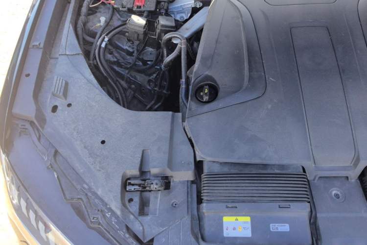 Used Audi Q7 2022 45 TFSI quattro S line Sport Edition Engine Bay Right
