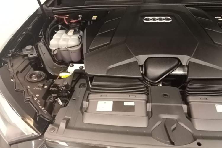 Used Audi Q7 2022 55 TFSI quattro S line Sport model Engine Bay Right