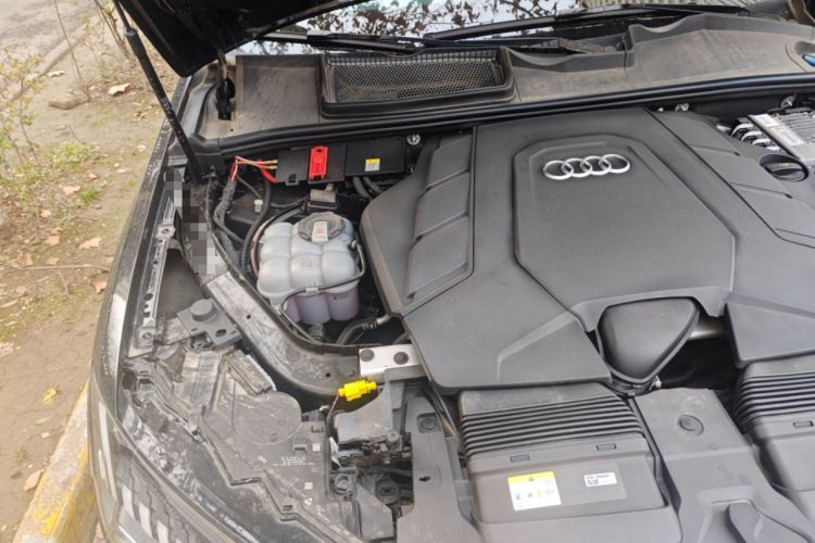 Used Audi Q7 2022 55 TFSI quattro S line Sport model Engine Bay Right