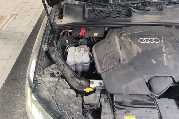 Used Audi Q7 2022 55 TFSI quattro S line Sport model Engine Bay Right