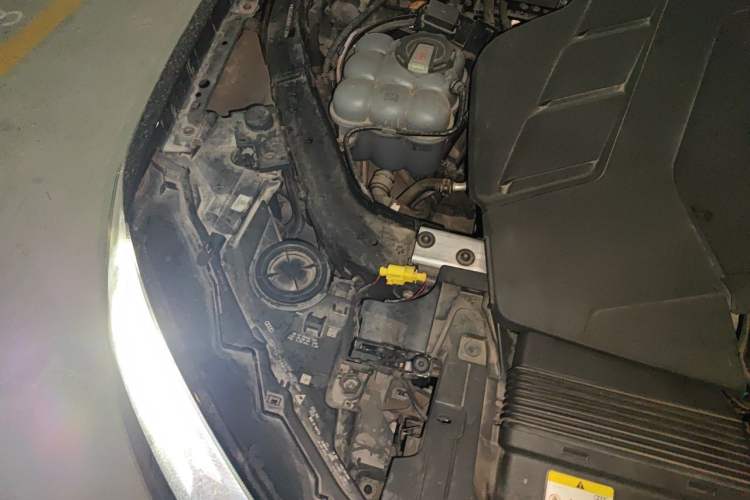 Used Audi Q7  Engine Bay Right