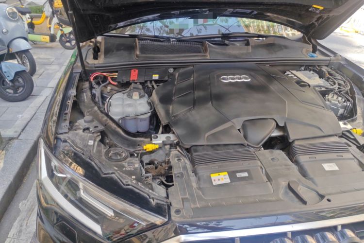 Used Audi Q7 2022 55 TFSI quattro S line Sport model Engine Bay Right