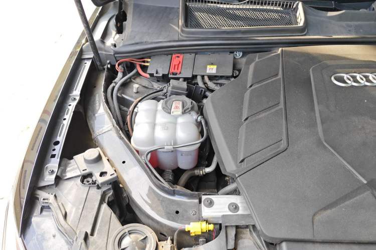 Used Audi Q7 2022 55 TFSI quattro S line Sport model Engine Bay Right