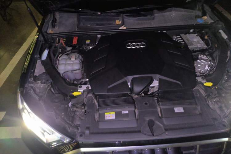 Used Audi Q7 2022 55 TFSI quattro S line Sport model Engine Bay Right
