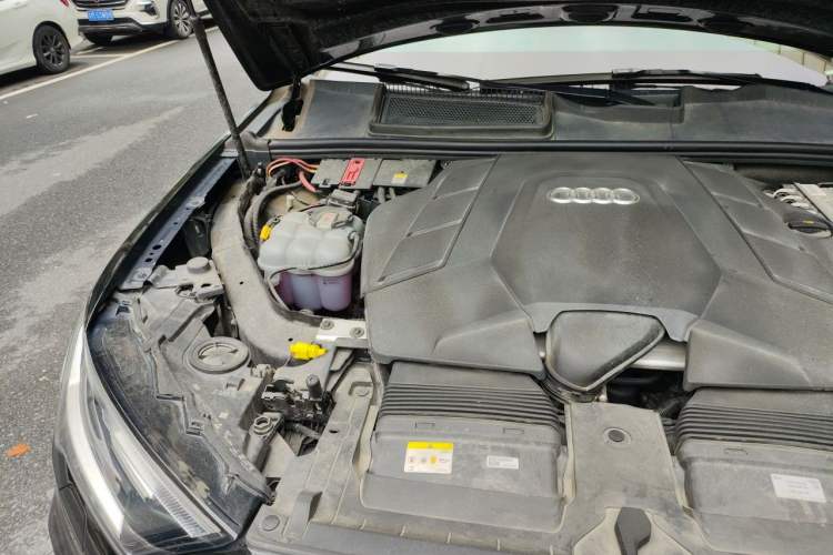 Used Audi Q7 2022 55 TFSI quattro S line Sport model Engine Bay Right