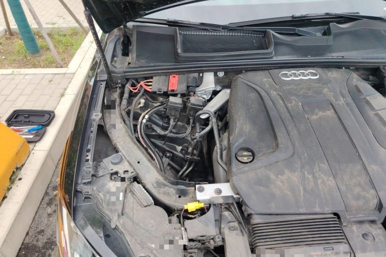Used Audi Q7 2022 45 TFSI quattro S line Sport Edition Engine Bay Right