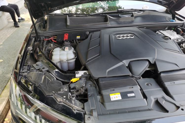 Used Audi Q7 2022 55 TFSI quattro S line Sport model Engine Bay Right