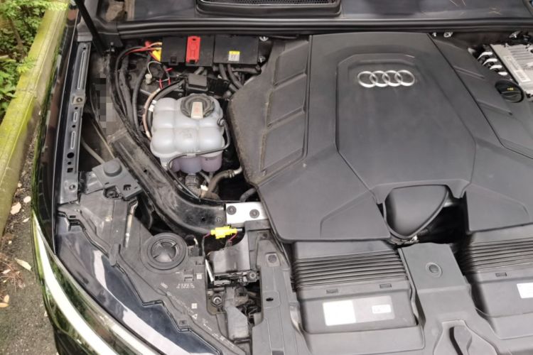 Used Audi Q7 2022 55 TFSI quattro S line Sport model Engine Bay Right