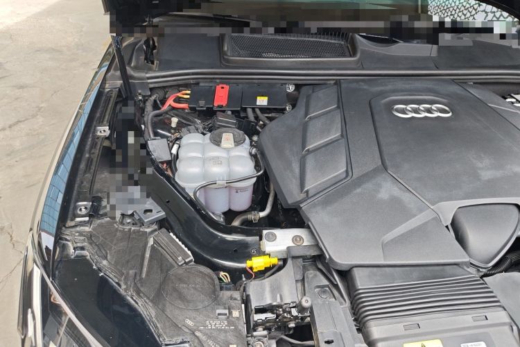 Used Audi Q7 2022 55 TFSI quattro S line Sport model Engine Bay Right