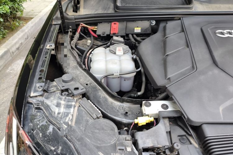 Used Audi Q7 2022 55 TFSI quattro S line Sport model Engine Bay Right