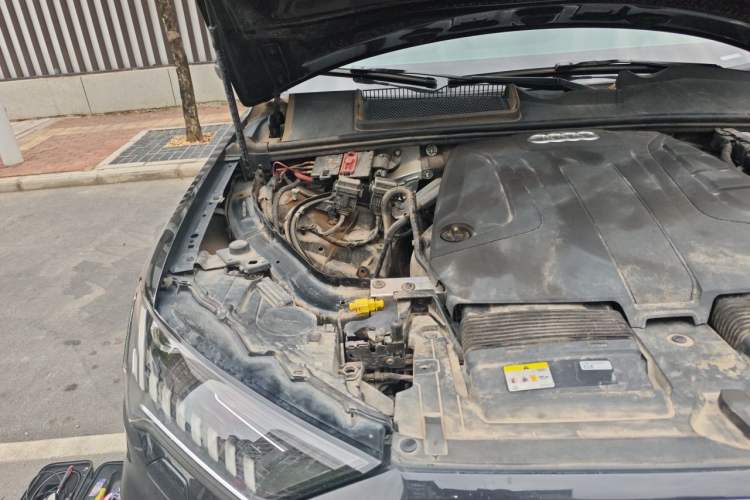 Used Audi Q7 2022 45 TFSI quattro S line Sport Edition Engine Bay Right