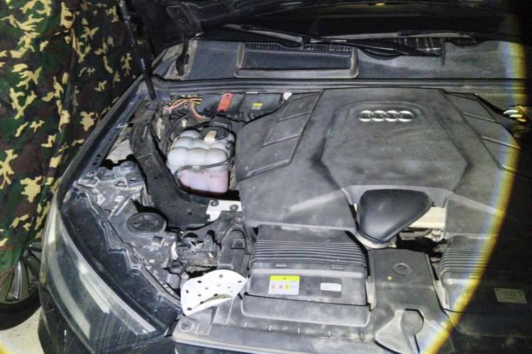 Used Audi Q7 2022 55 TFSI quattro S line Sport model Engine Bay Right