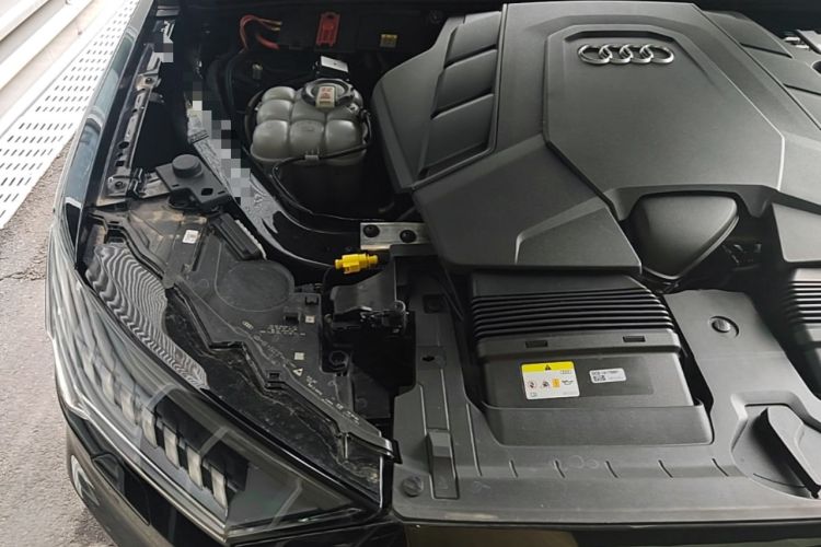 Used Audi Q7 2022 55 TFSI quattro S line Sport model Engine Bay Right