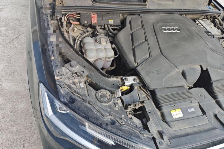 Used Audi Q7 2022 55 TFSI quattro S line Sport model Engine Bay Right