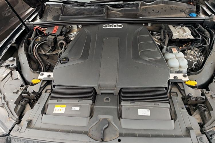 Used Audi Q7 2022 45 TFSI quattro S line Sport Edition Engine Bay