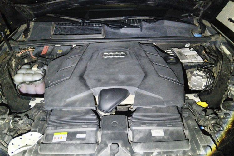 Used Audi Q7 2022 55 TFSI quattro S line Sport model Engine Bay