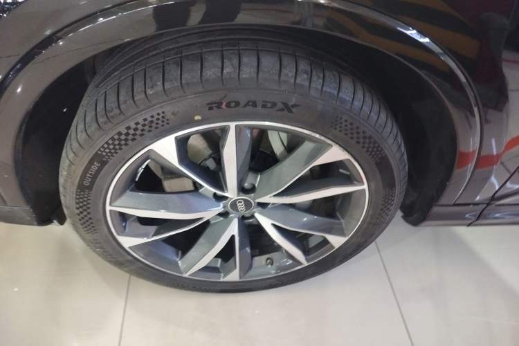 Used Audi Q7 2022 55 TFSI quattro S line Sport model Exterior 4