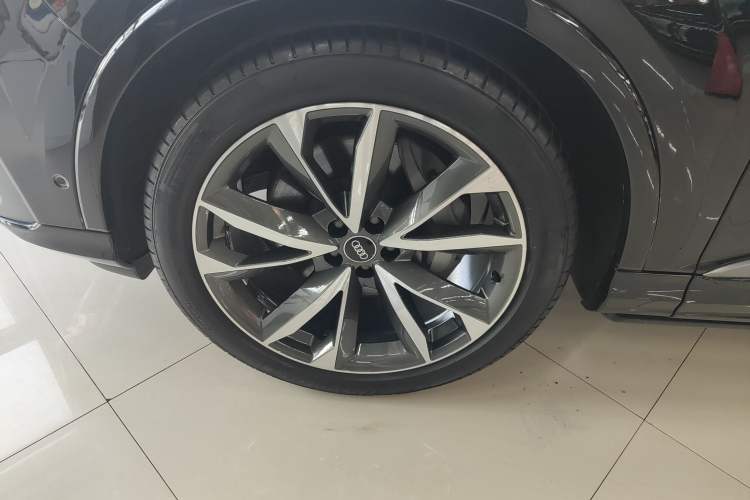 Used Audi Q7 2022 55 TFSI quattro S line Sport model Exterior 4