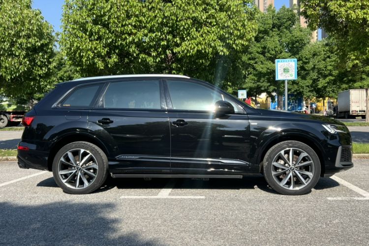 Used Audi Q7 2022 55 TFSI quattro S line Sport model Exterior 4
