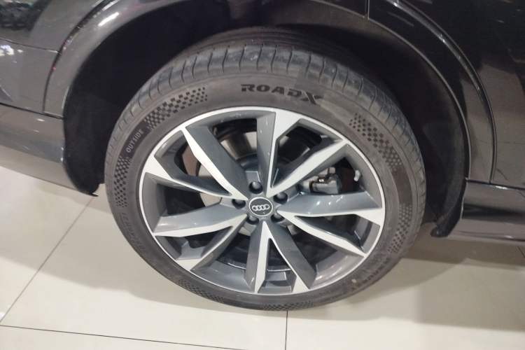 Used Audi Q7 2022 55 TFSI quattro S line Sport model Exterior 5