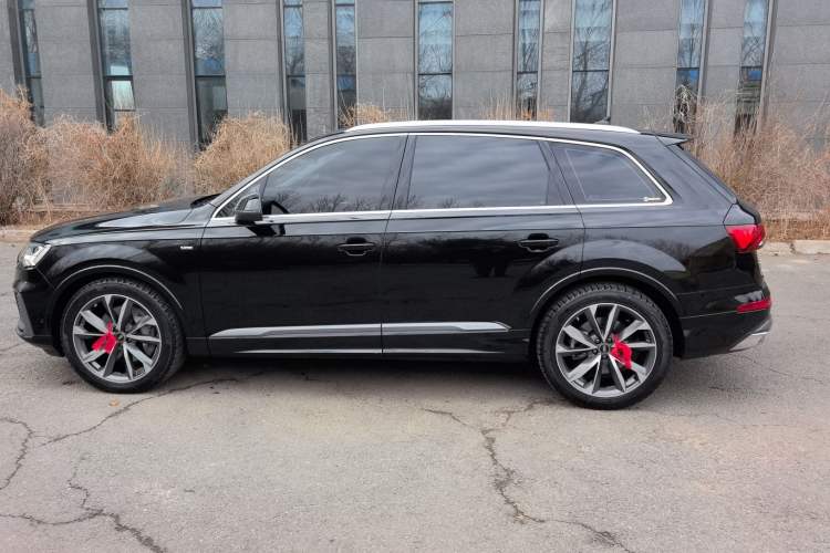 Used Audi Q7 2022 55 TFSI quattro S line Sport model Exterior 5