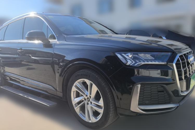 Used Audi Q7 2022 45 TFSI quattro S line Sport Edition Front Right 45 Deg