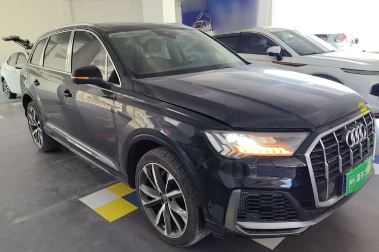 Used Audi Q7 2022 55 TFSI quattro S line Sport model Front Right 45 Deg