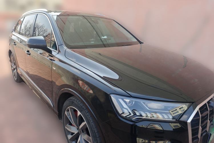 Used Audi Q7 2022 55 TFSI quattro S line Sport model Front Right 45 Deg
