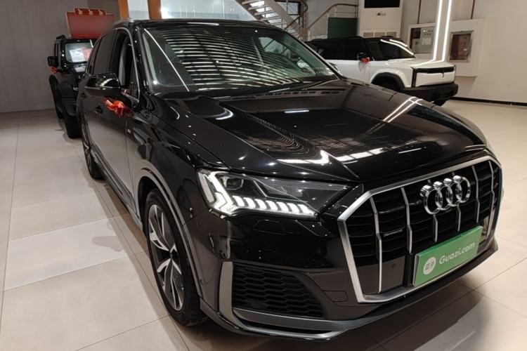 Used Audi Q7 2022 55 TFSI quattro S line Sport model Front Right 45 Deg