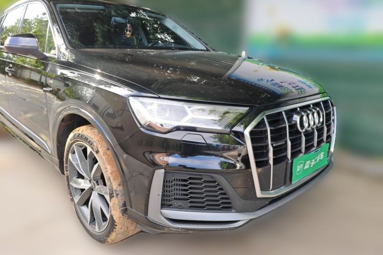 Used Audi Q7 2022 55 TFSI quattro S line Sport model Front Right 45 Deg