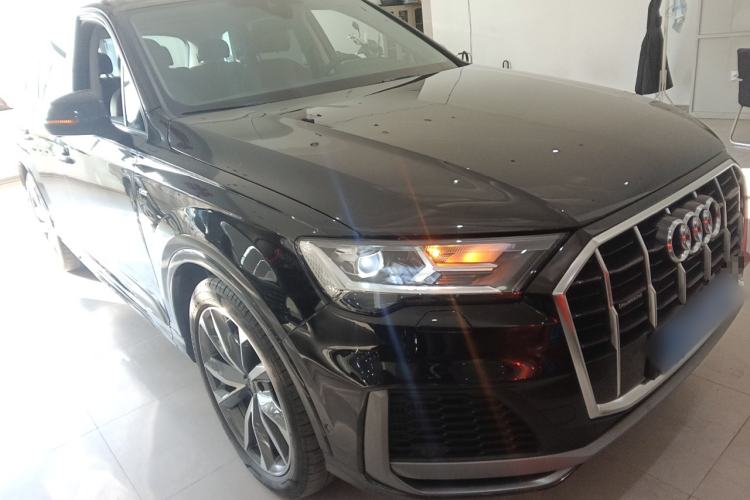 Used Audi Q7 2022 55 TFSI quattro S line Sport model Front Right 45 Deg