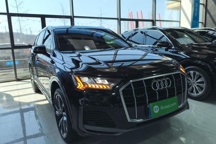 Used Audi Q7 2022 55 TFSI quattro S line Sport model Front Right 45 Deg