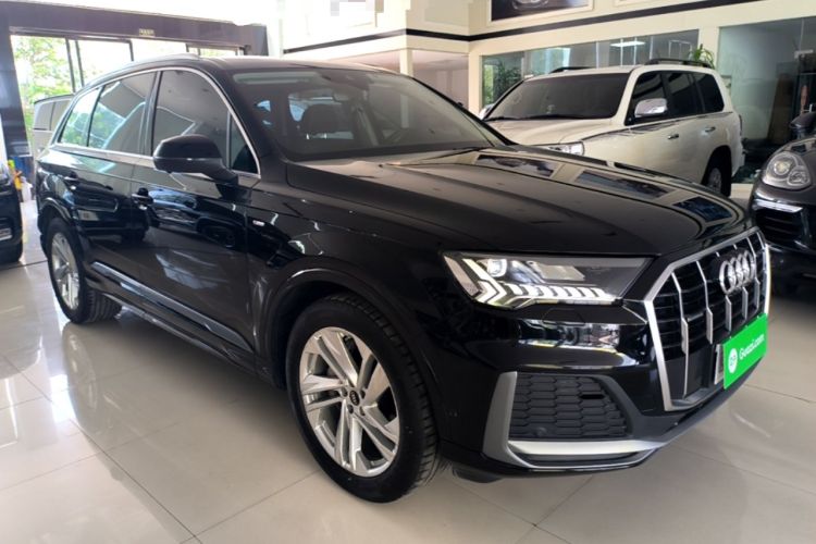 Used Audi Q7 2022 45 TFSI quattro S line Sport Edition Front Right 45 Deg