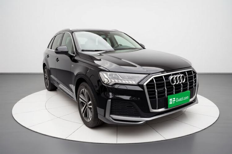 Used Audi Q7 2022 45 TFSI quattro S line Sport Edition Front Right 45 Deg