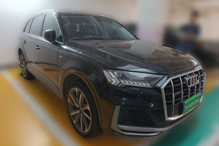 Used Audi Q7 2022 55 TFSI quattro S line Sport model Front Right 45 Deg