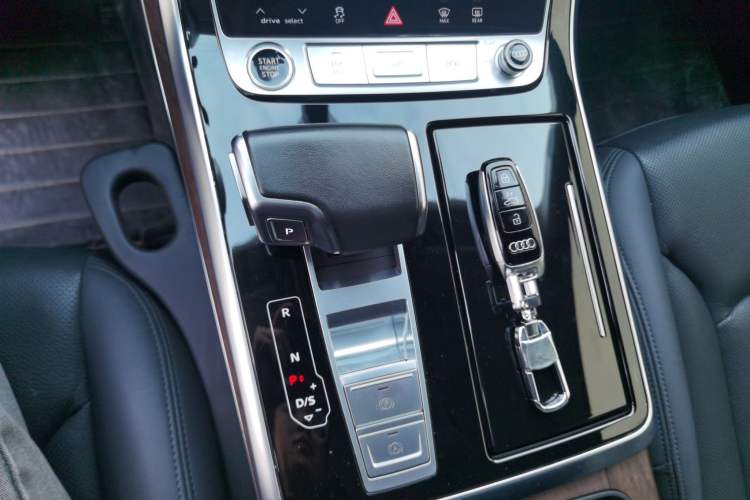 Used Audi Q7 2022 55 TFSI quattro S line Sport model Gear Lever