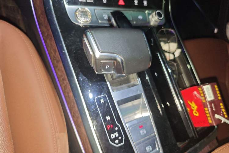 Used Audi Q7 2022 55 TFSI quattro S line Sport model Gear Lever