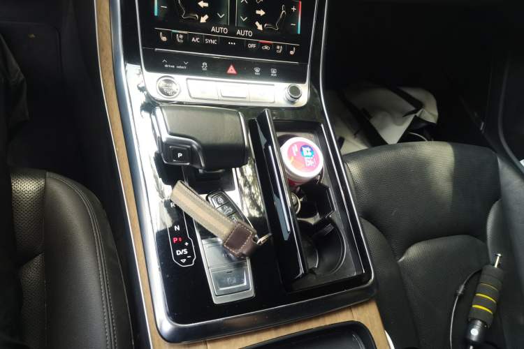 Used Audi Q7 2022 55 TFSI quattro S line Ice and Snow Sports Edition Gear Lever