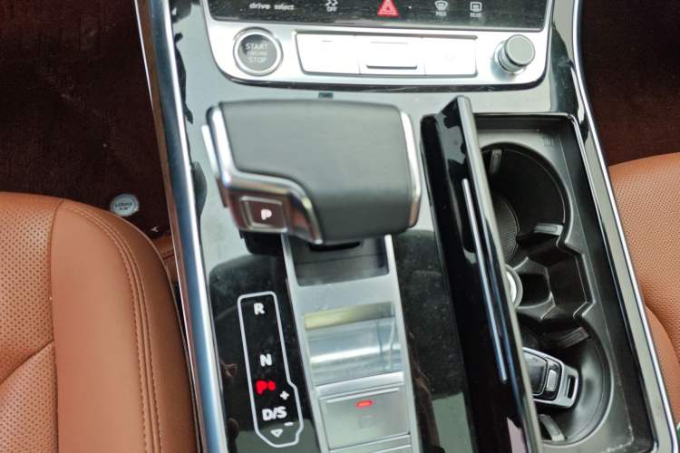 Used Audi Q7 2022 55 TFSI quattro S line Sport model Gear Lever