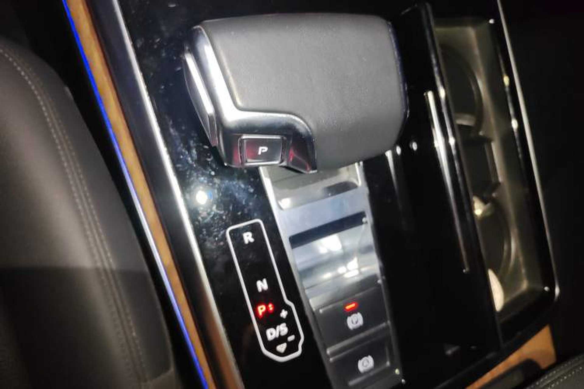 Used Audi Q7 2022 55 TFSI quattro S line Ice and Snow Sports Edition Gear Lever