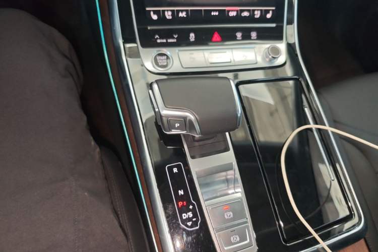 Used Audi Q7 2022 55 TFSI quattro S line Sport model Gear Lever