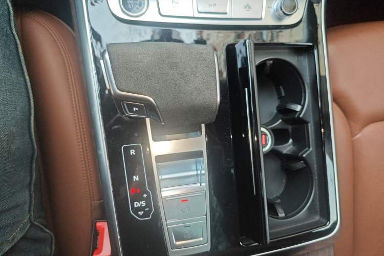 Used Audi Q7 2022 55 TFSI quattro S line Sport model Gear Lever