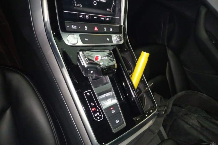 Used Audi Q7 2022 2.0T Standard Version European Specification Gear Lever