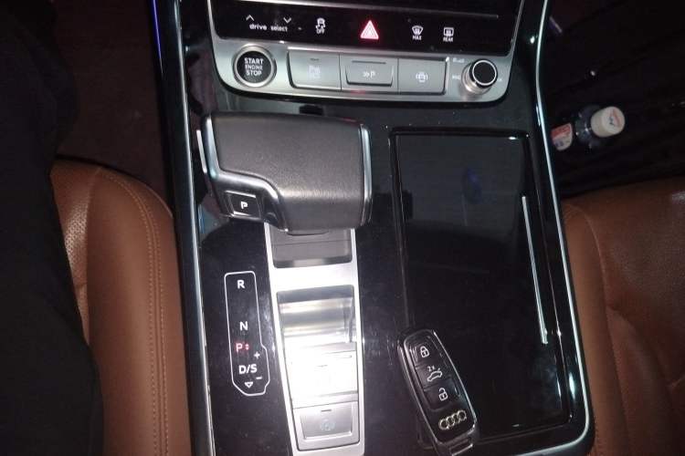 Used Audi Q7 2022 55 TFSI quattro S line Sport model Gear Lever